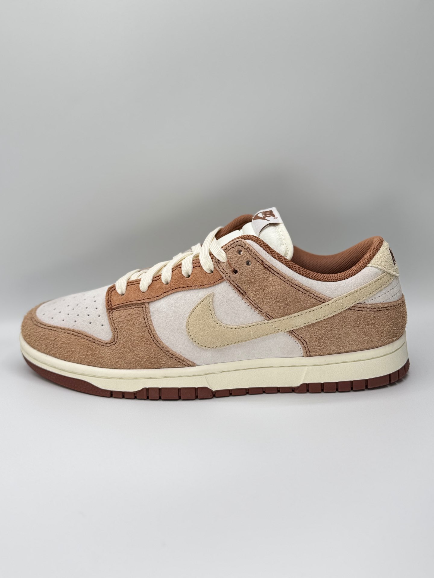 “Nike Dunk Low  “Medium Curry