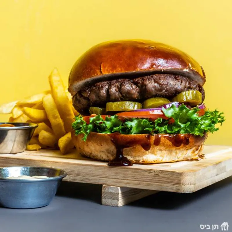 המבורגר 200 גר' + צ'יפס