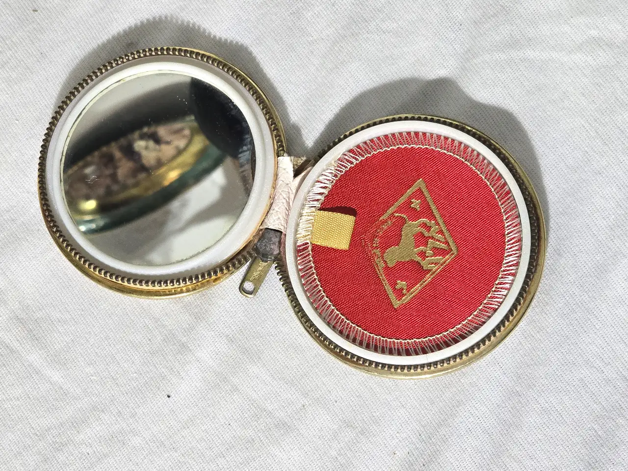 פודריה ישנה מאד עם בולי מס קניה במצב מעולה חתום ח'ב אריה  ישראל שנות ה.60