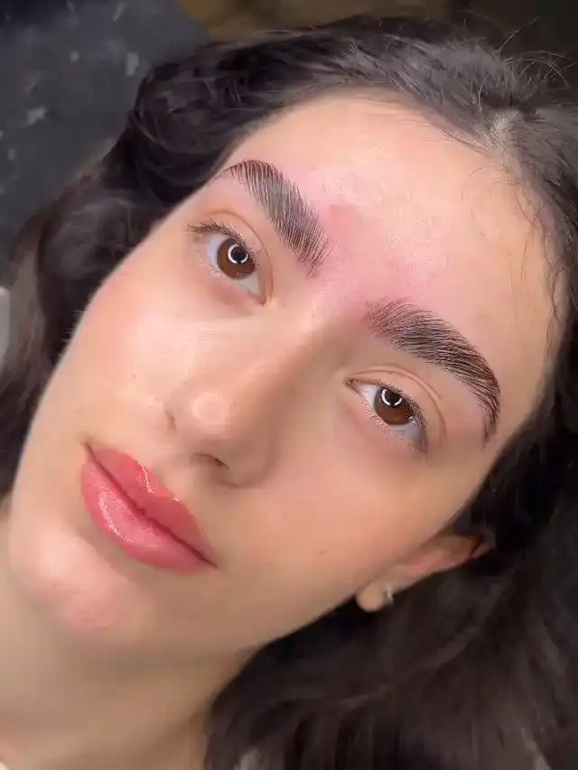 הרמת גבות בראשון לציון – מראה מלא וזוהר ללא מאמץ