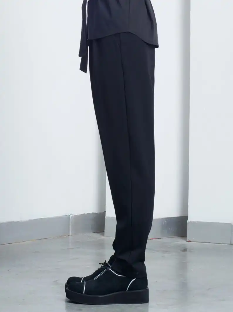 מכנסי האראם שחורים לגברים: מכנסיים מחויטים בגזרת Drop Crotch