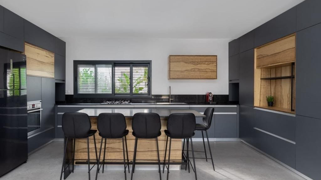 מטבחים כהים בהתאמה אישית | RAN KITCHENS