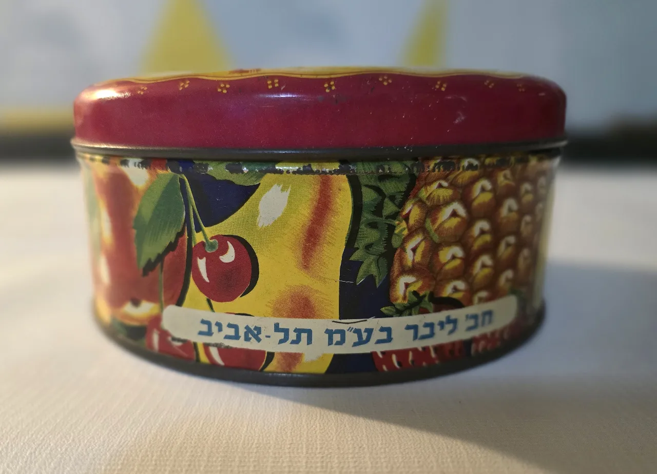 ליבר - קופסת פח נדירה! מפעל ליבר במצב מצוין לגילה ישראליאנה קופסת פח נדירה של ליבר. מפעל הממתקים הישראלי. שהוקם עוד לפני הקמת המדינה פעל בתל אביב