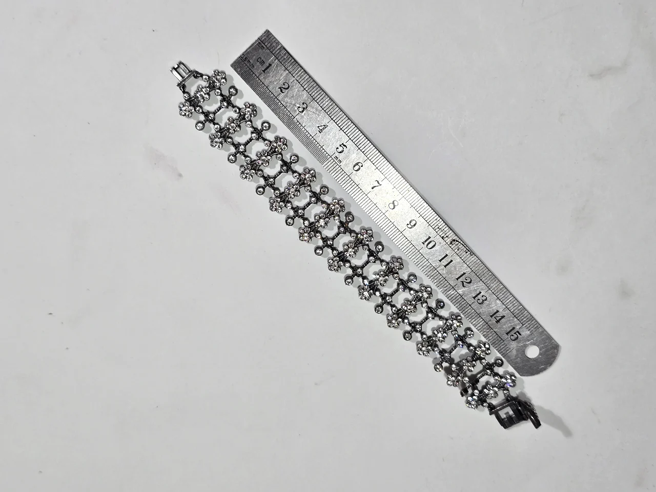 צמיד כסף בשילוב של אבני סברובסקי עבודת יד קולקציה של הבת של מיכל נגרין