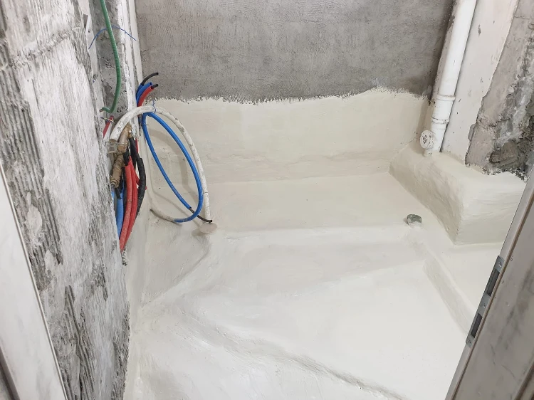 איטום מקלחת ושירותים לפני הדבקת קרמיקה