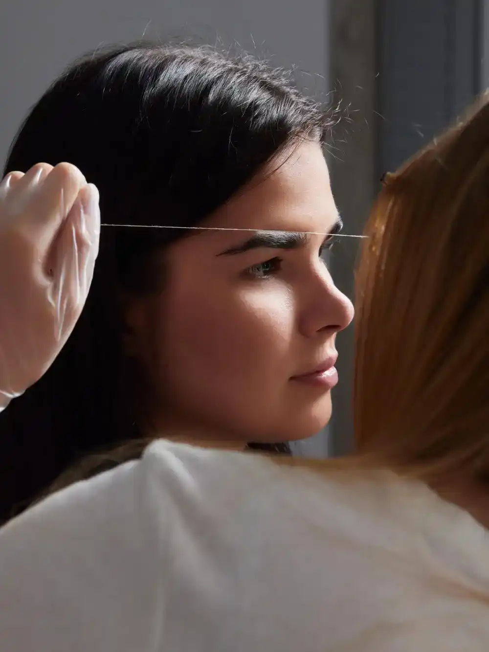 קורס עיצוב גבות בחוט