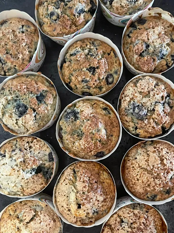 6 blueberry muffins