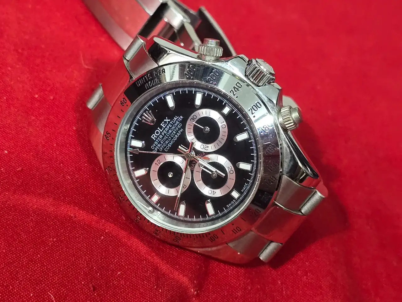 הוא יפה חזק עובד אבל רפליקה של רולקס