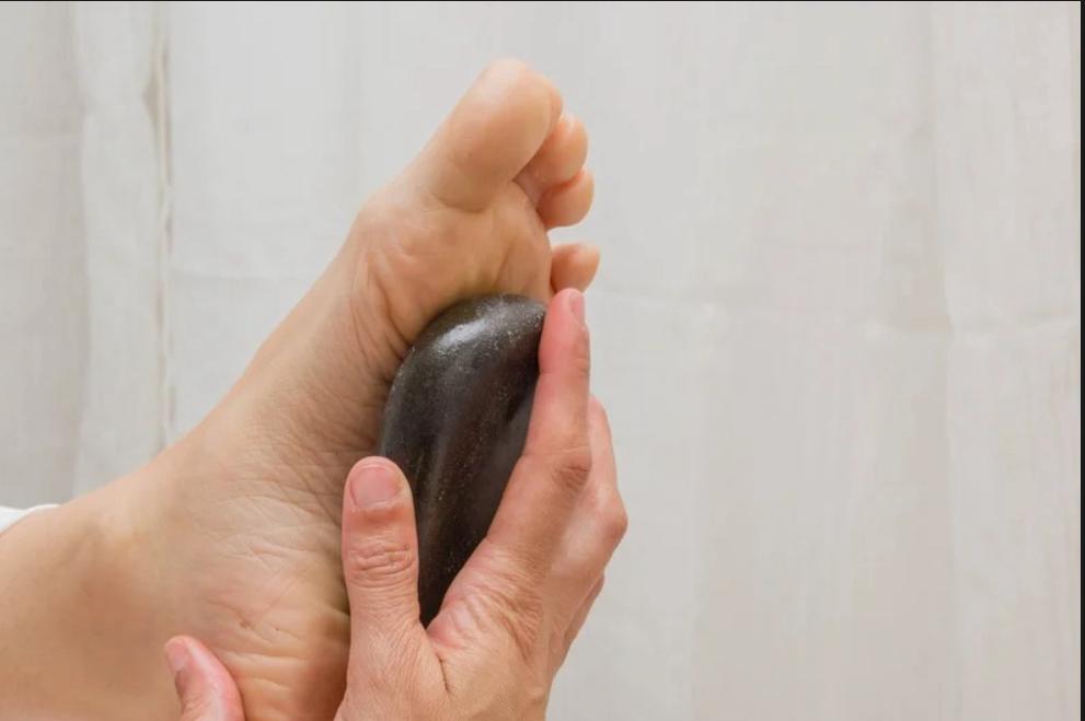 טיפול רפלקסולוגי עם כוסות רוח