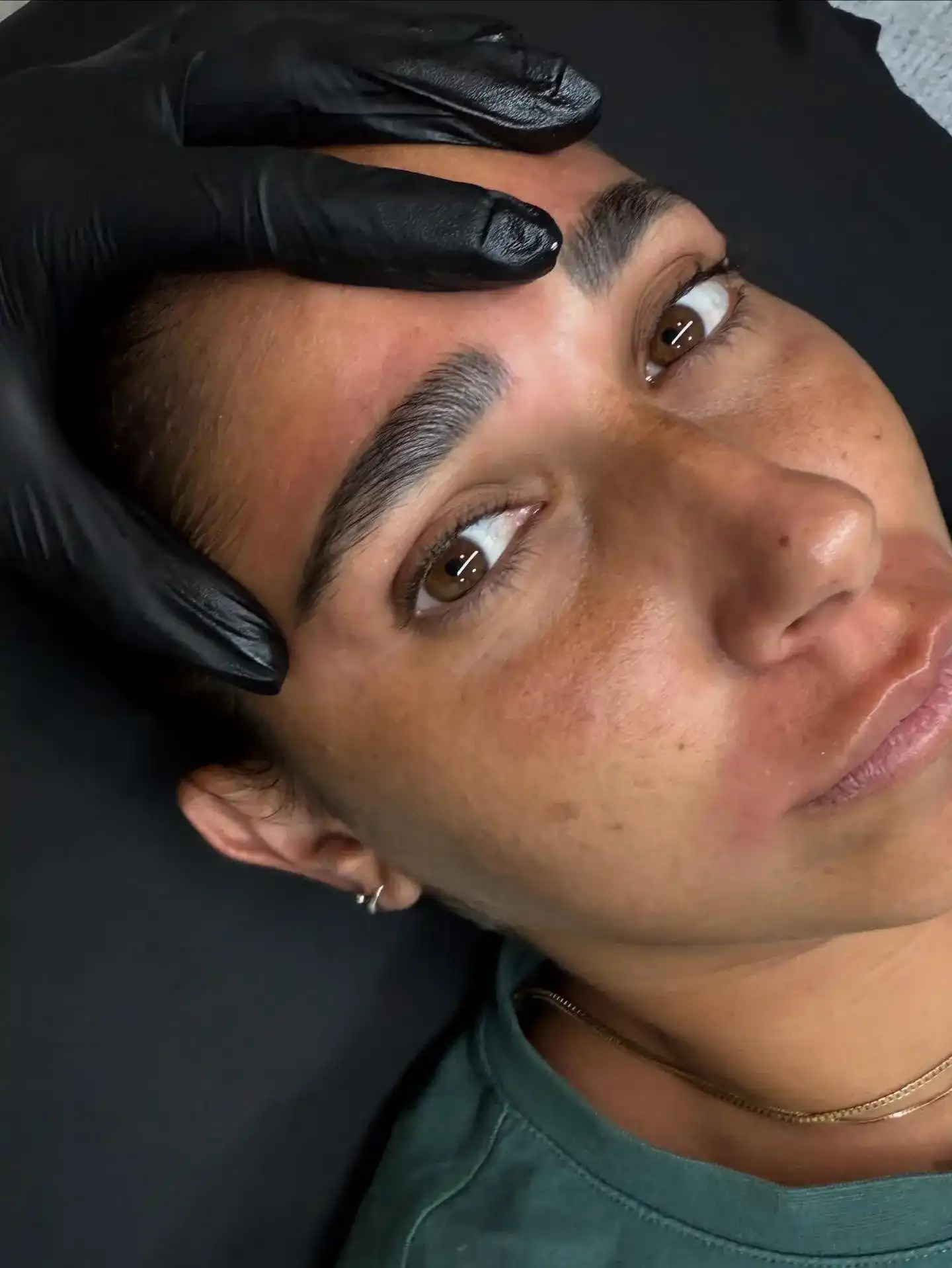 עיצוב גבות + שפם + צבע