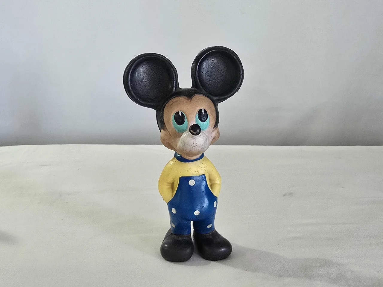 מיקי מאוס מוצרי דיסני גובה 23 ס'מ כולל אוזנים מצב טוב מאד