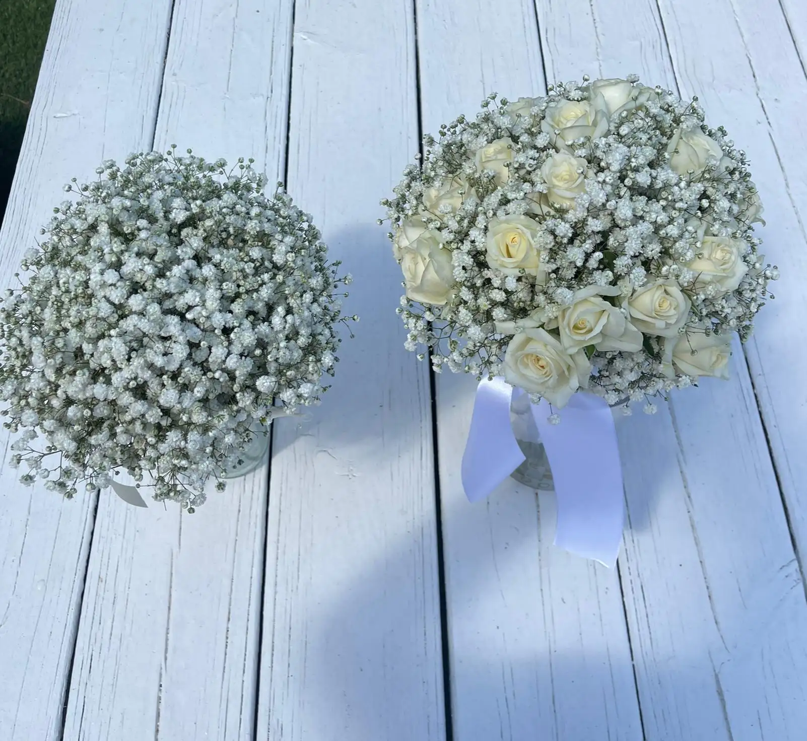 זר ורדים בשילוב גיבסנית