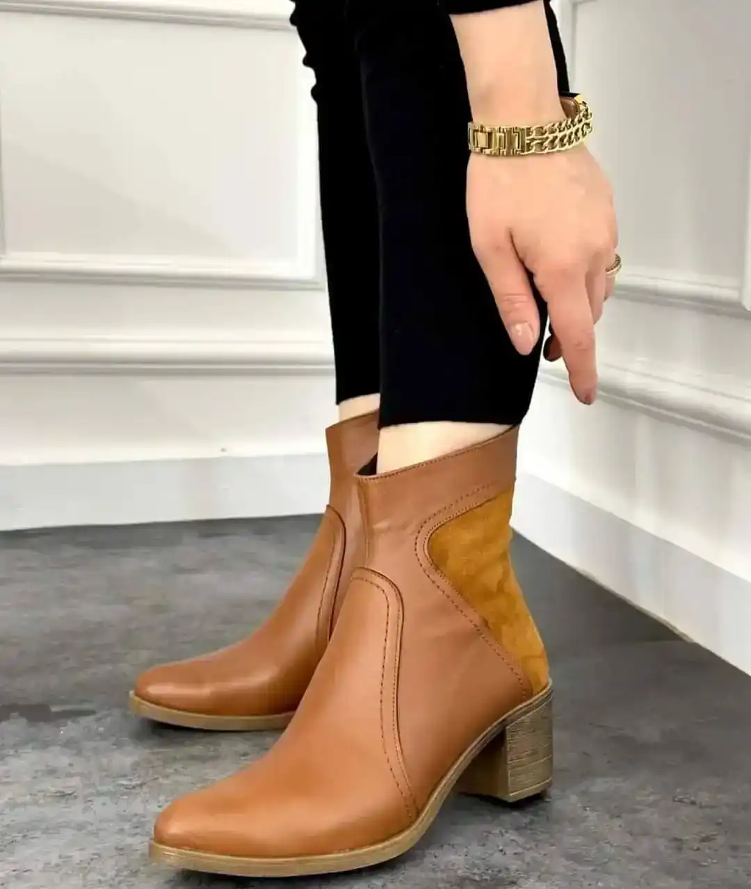 מגפי קרסול עם עקב