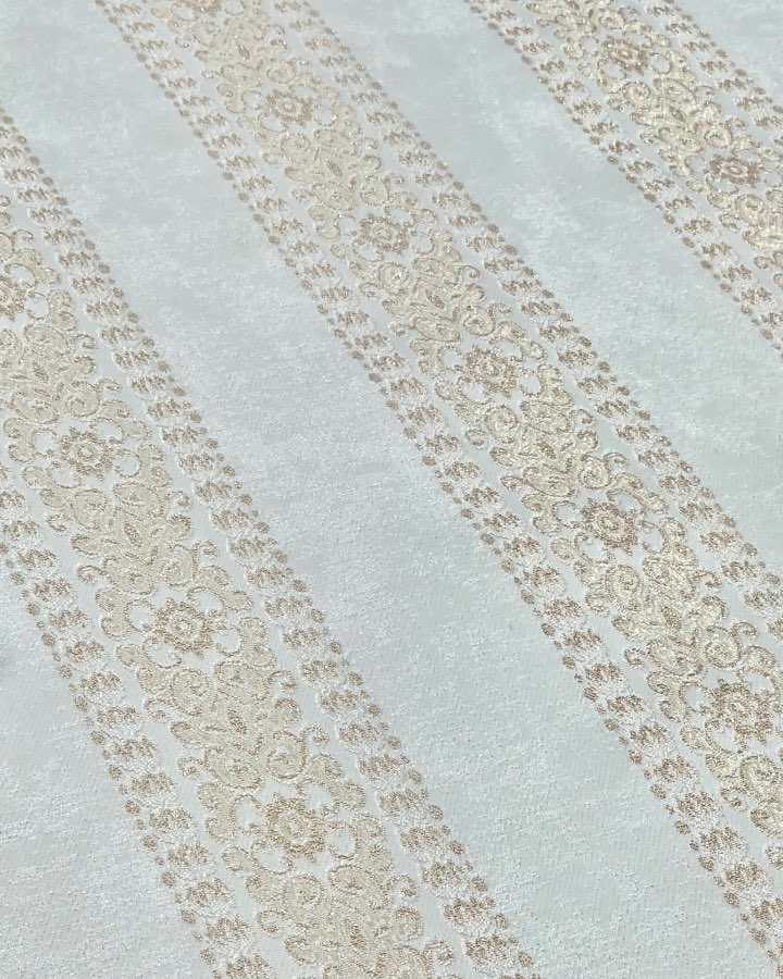 ז׳קארד דגם פסי עיטור צבע לבן