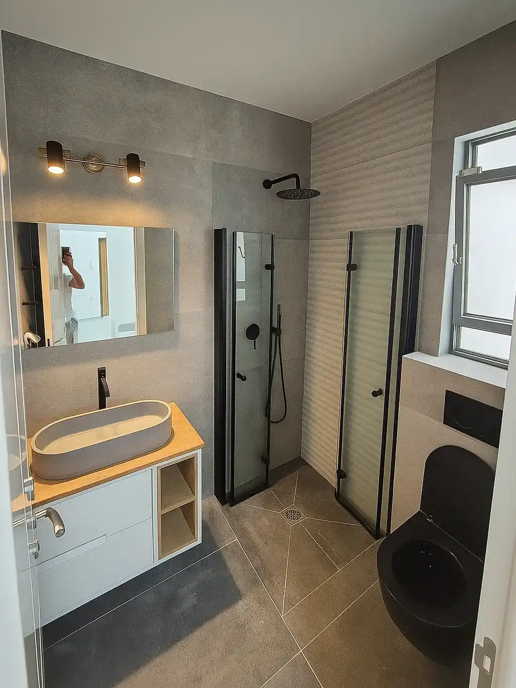  חדר רחצה מתבגר 