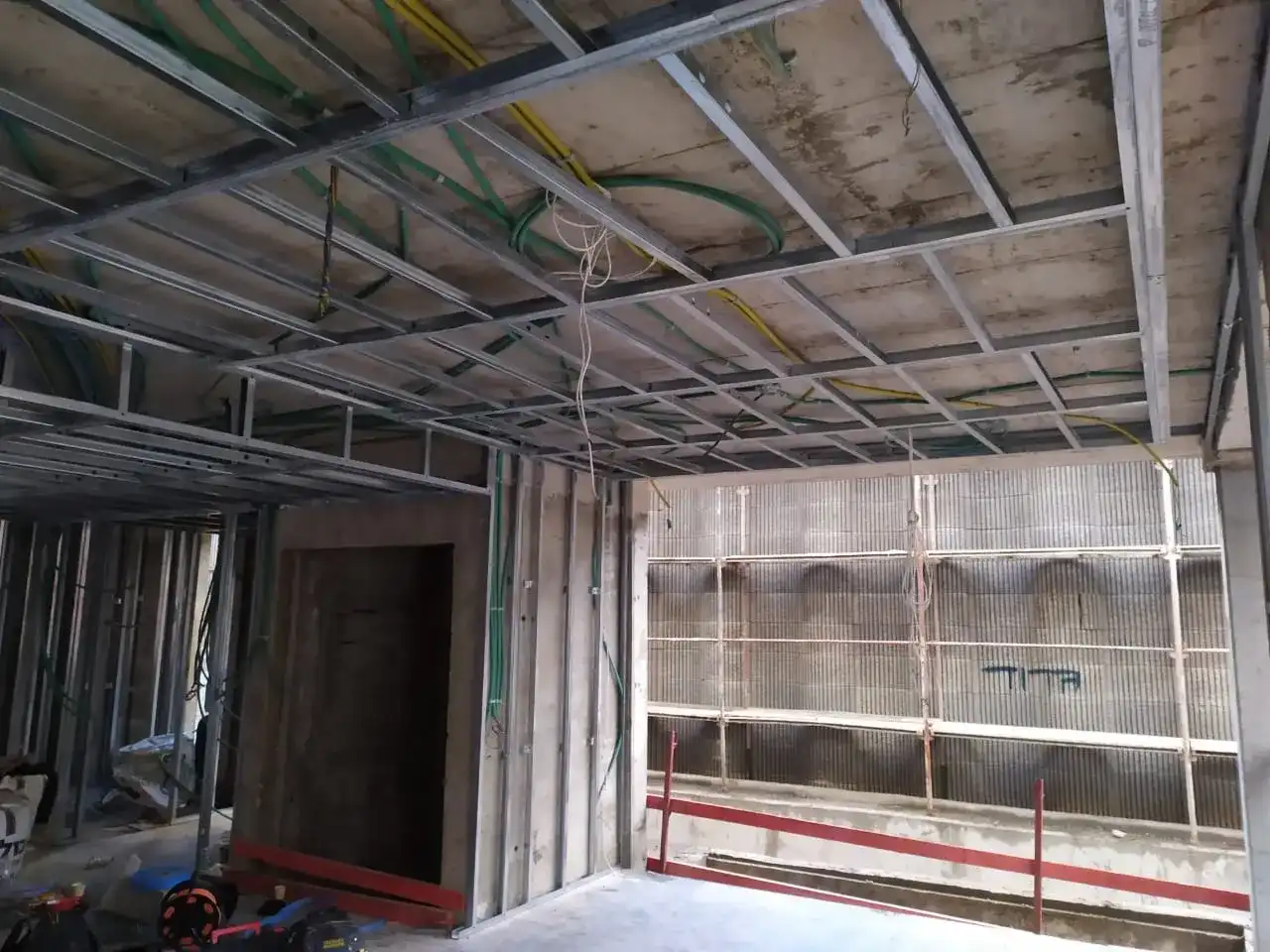  בנייה ועבודות מגבס