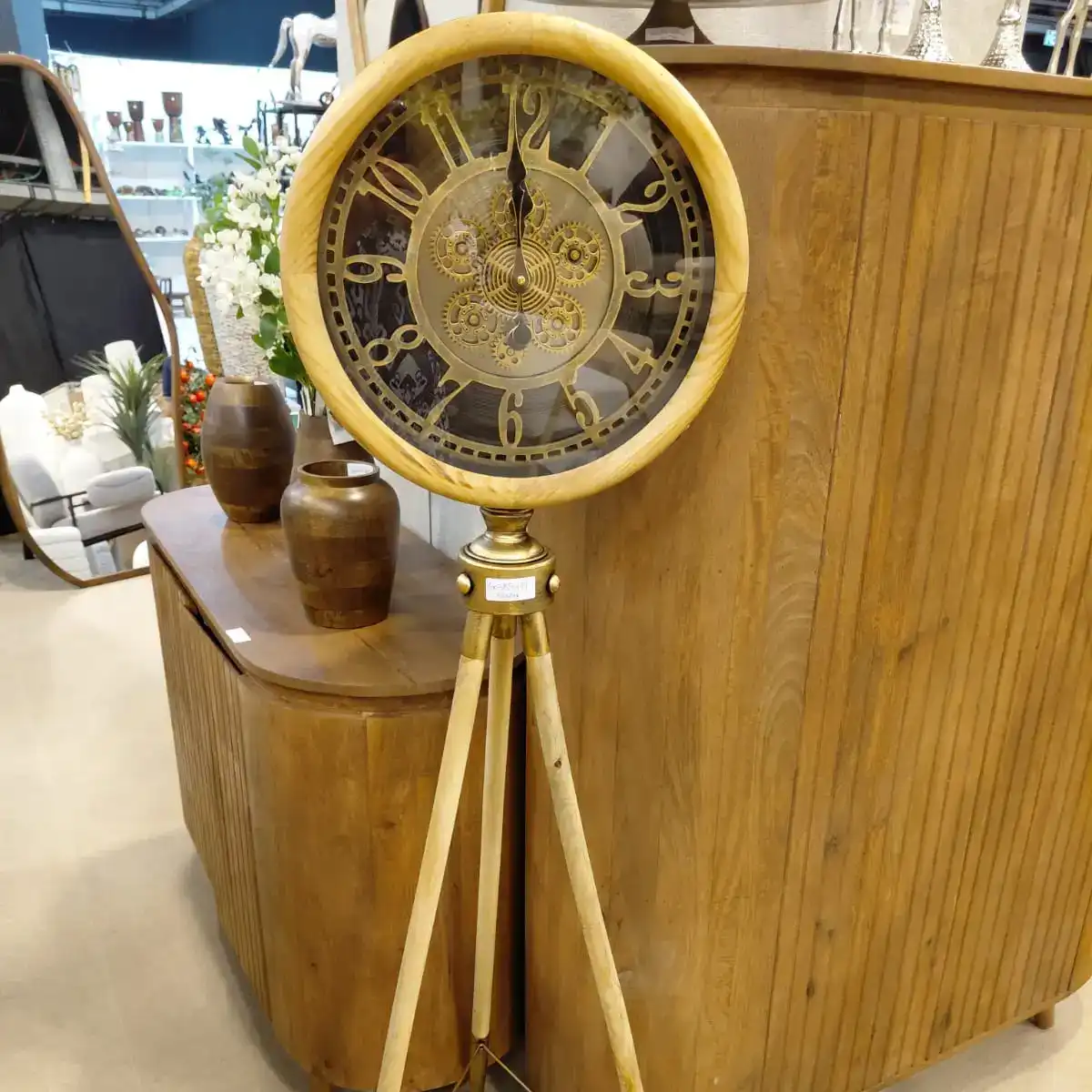 שעון עמוד מעוצב