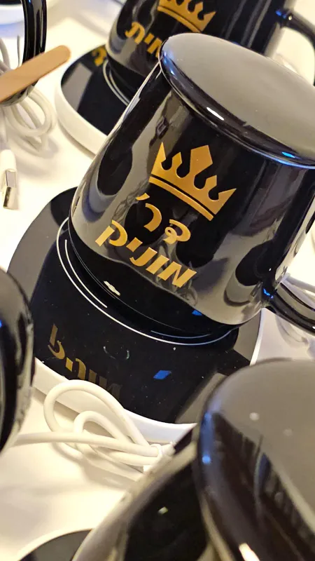 כוס עם תחתית מתחממת