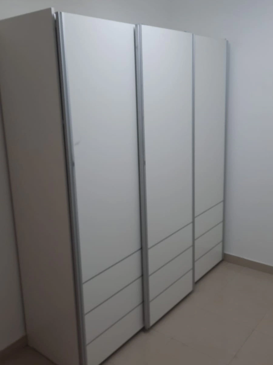 ארון הזזה לבן