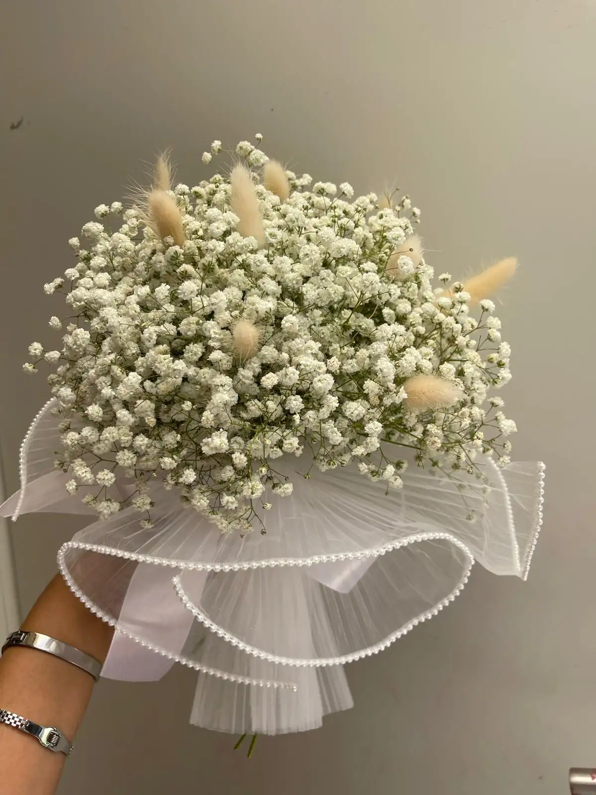 זר גיבסנית בשילוב זנבי ארנב