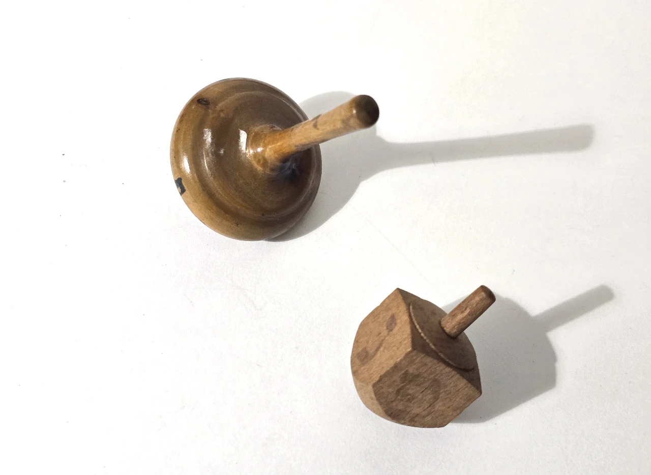 לוט של 2 סביבוני עץ ישנים וינט'ג במצב עבודה. חחחחח