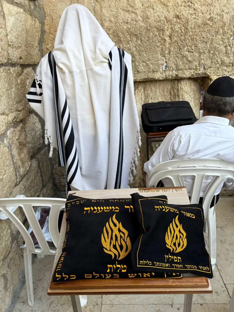 תיקי טלית ותפילין עם רקמת שם
