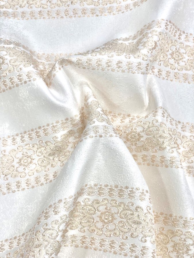 ז׳קארד דגם פסי עיטור צבע לבן