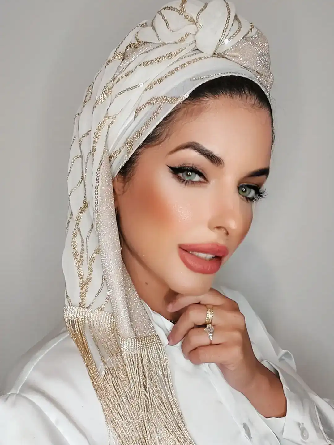 מטפחת אושרת לבן בג'