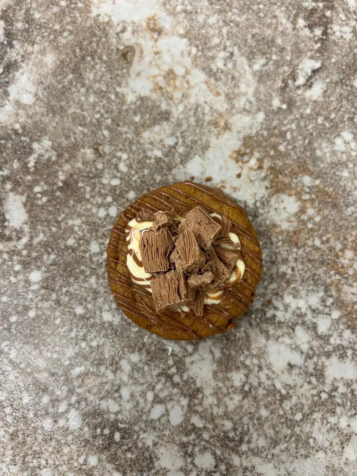 קראמבל קוקיז - מחיר לעוגיה (ניתן לקנות מארז)