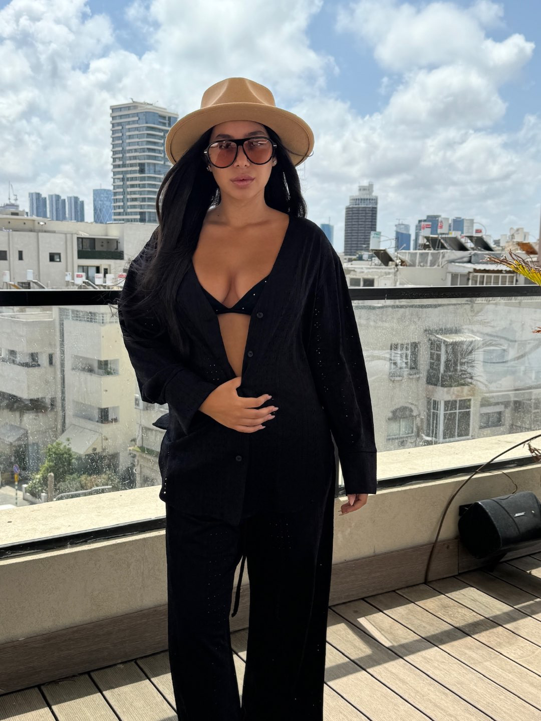 דגם מחורר צבע שחור 