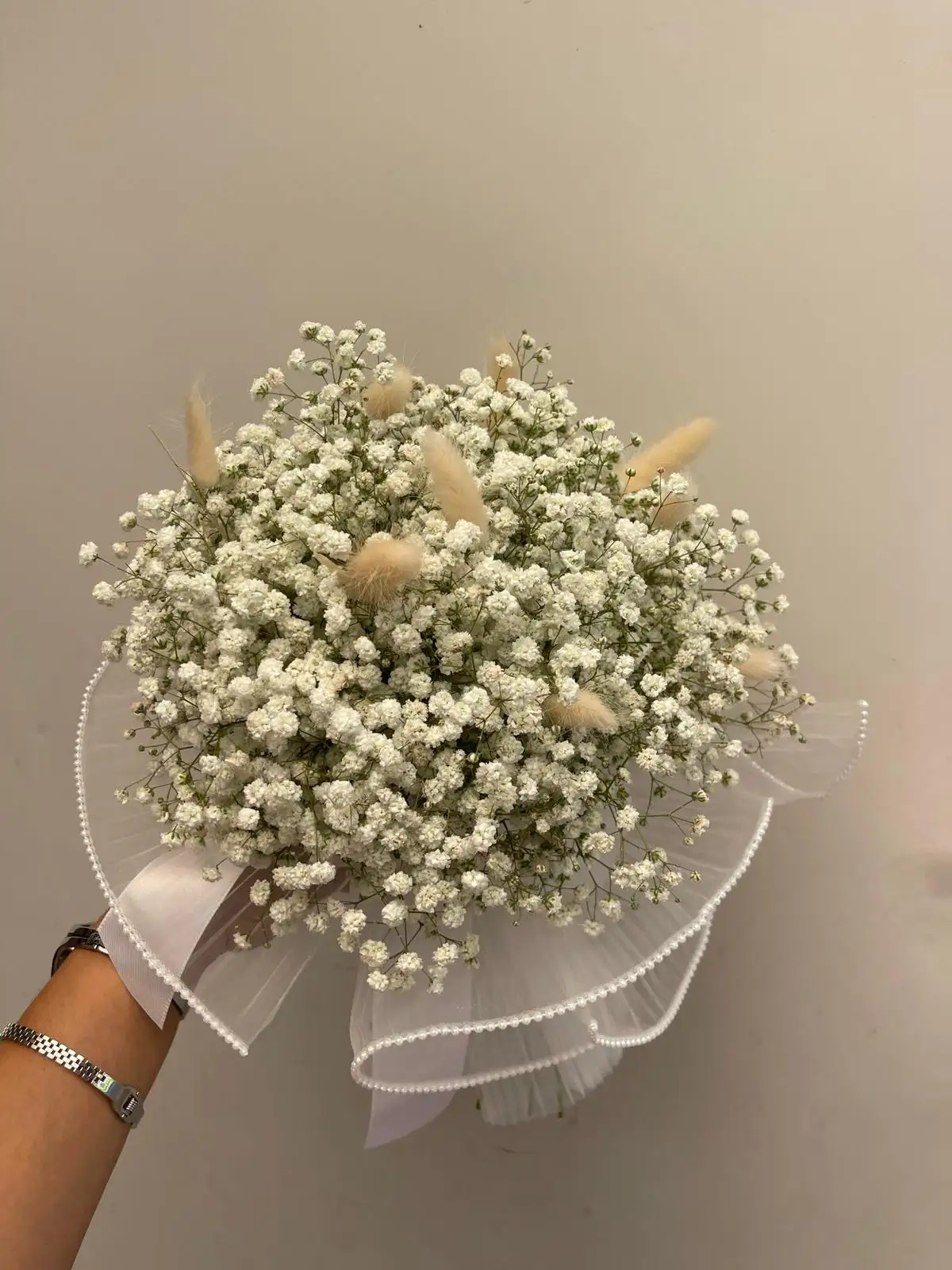 זר גיבסנית בשילוב זנבי ארנב