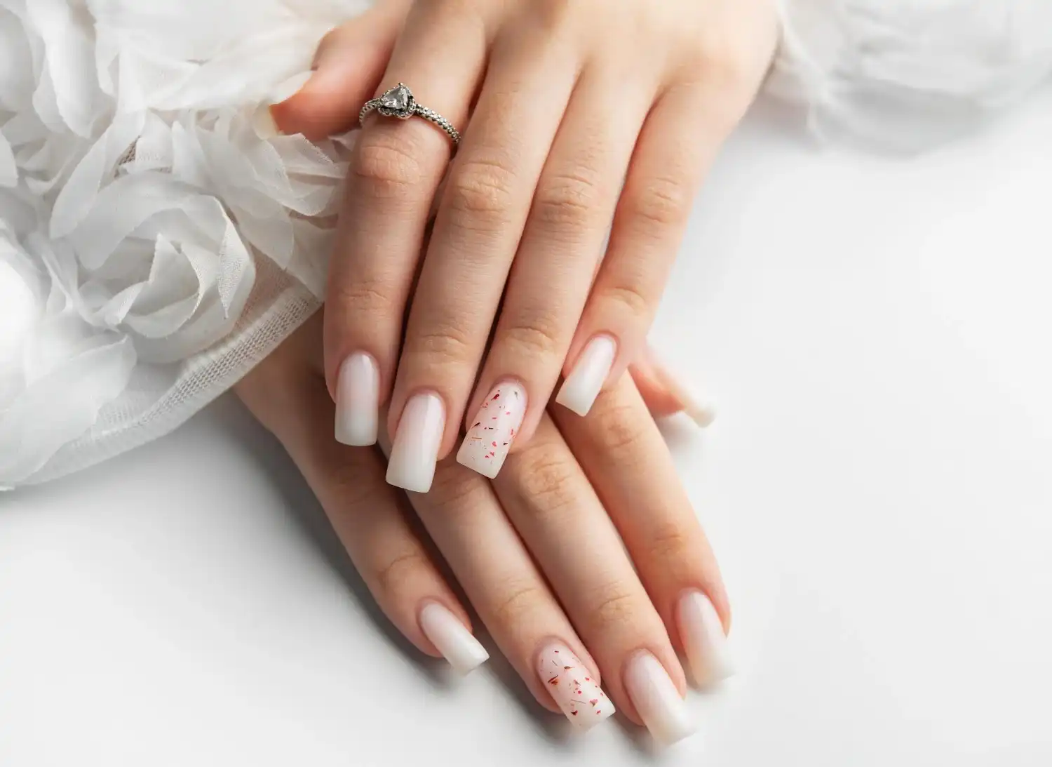 בניית ציפורניים בטיפס ג׳ל