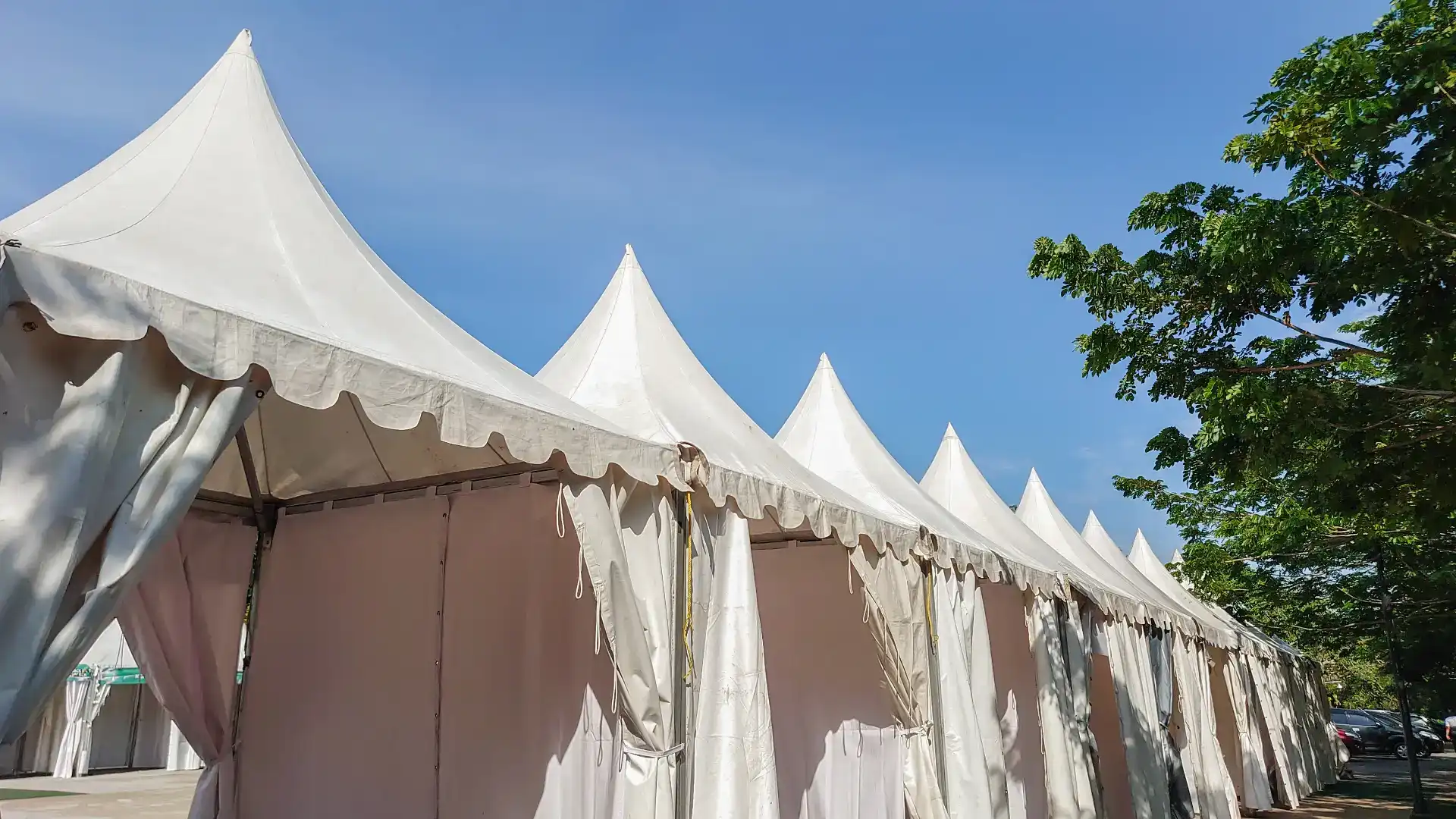 איך לבחור אוהל לשבעה שמתאים לכמות מנחמים משתנה?