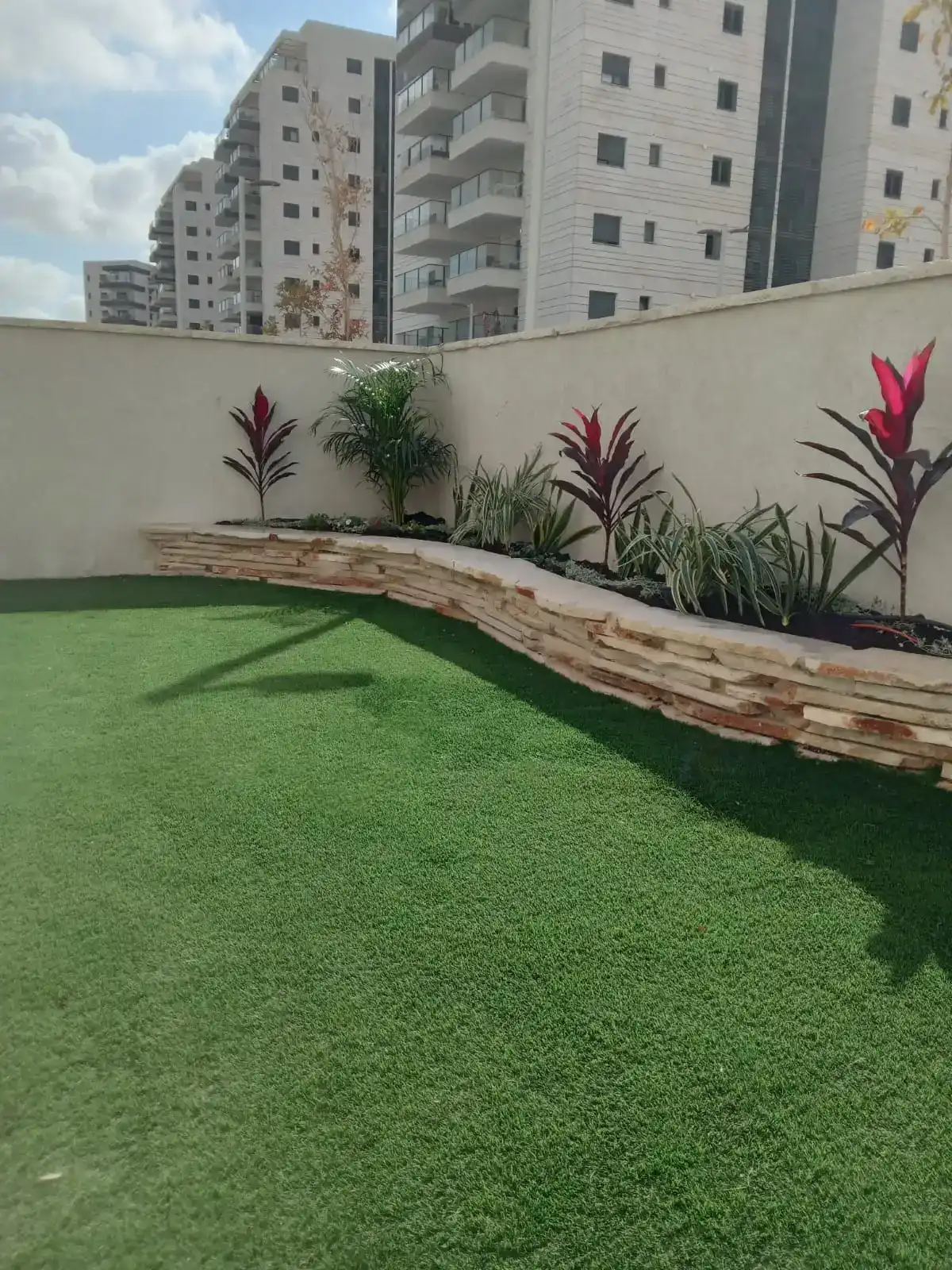 עבודות אבן טבעית- טרסות וריצוף חוץ