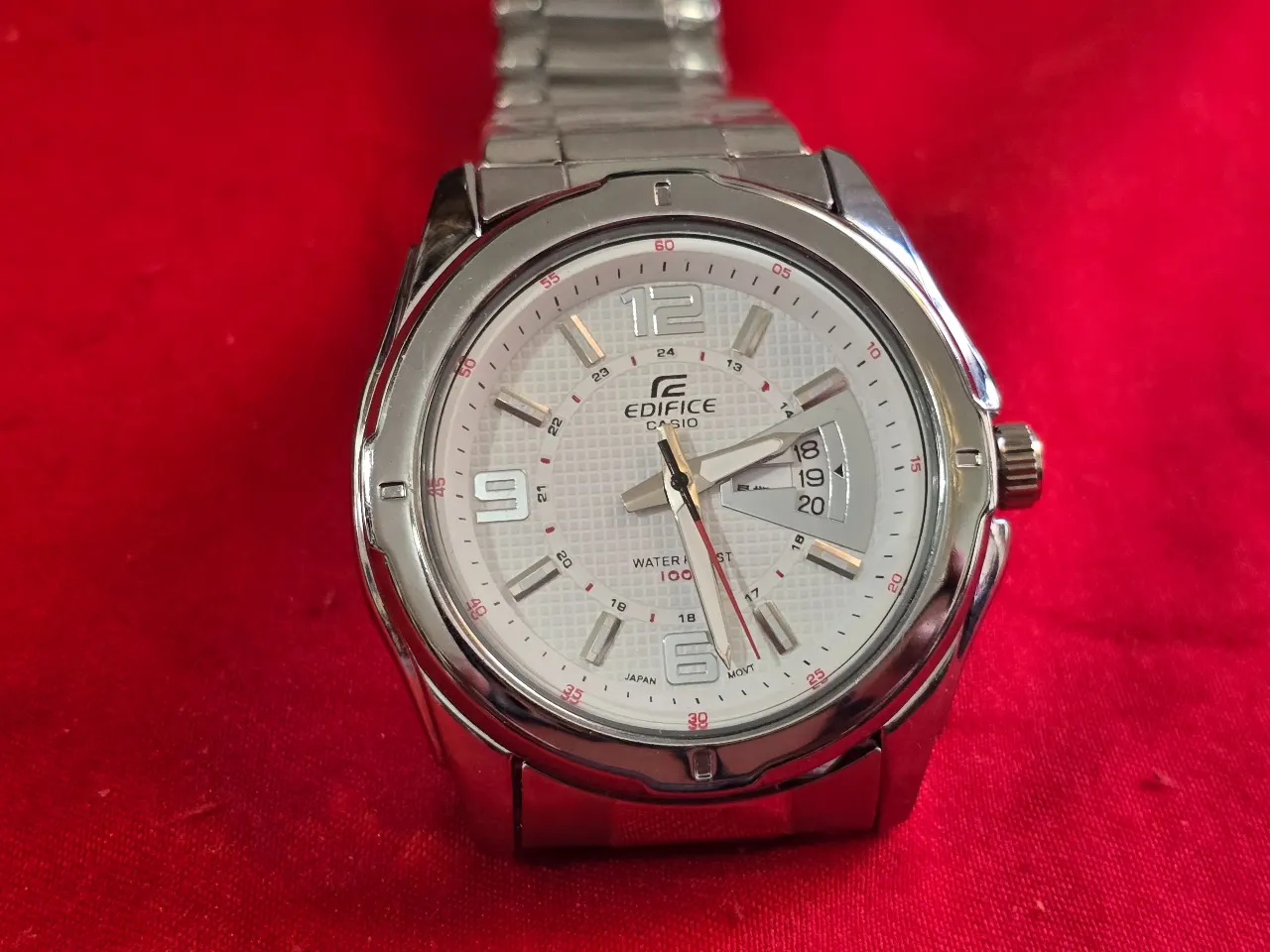 שעון יד חדש לגמרי עובד סוללה חדשה