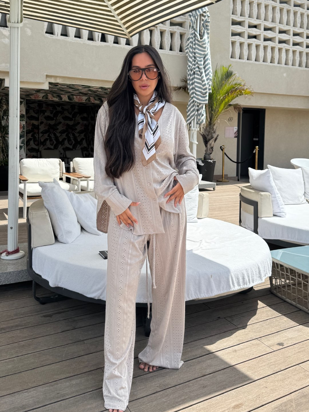 דגם מחורר צבע אבן