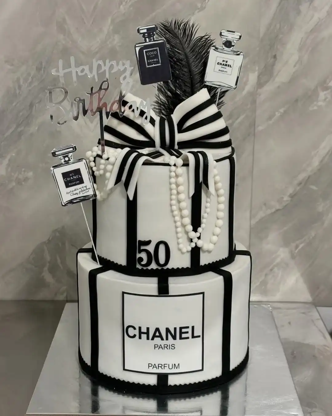 עוגת בצק סוכר בהתאמה אישית - Chanel