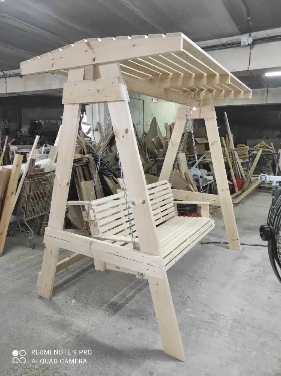 נדנדה מעוצבת מעץ מלא ניתן להזמין בתוספת גג או בלי גג