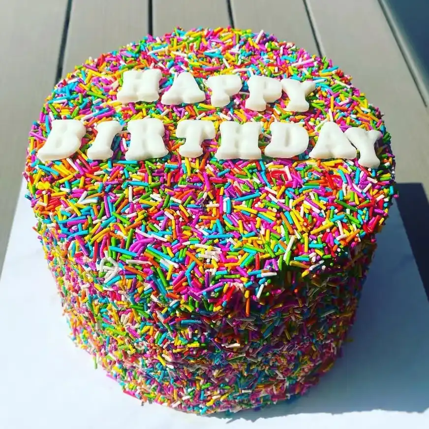 טרנדים חמים בעיצוב קינוחים לשנת 2025