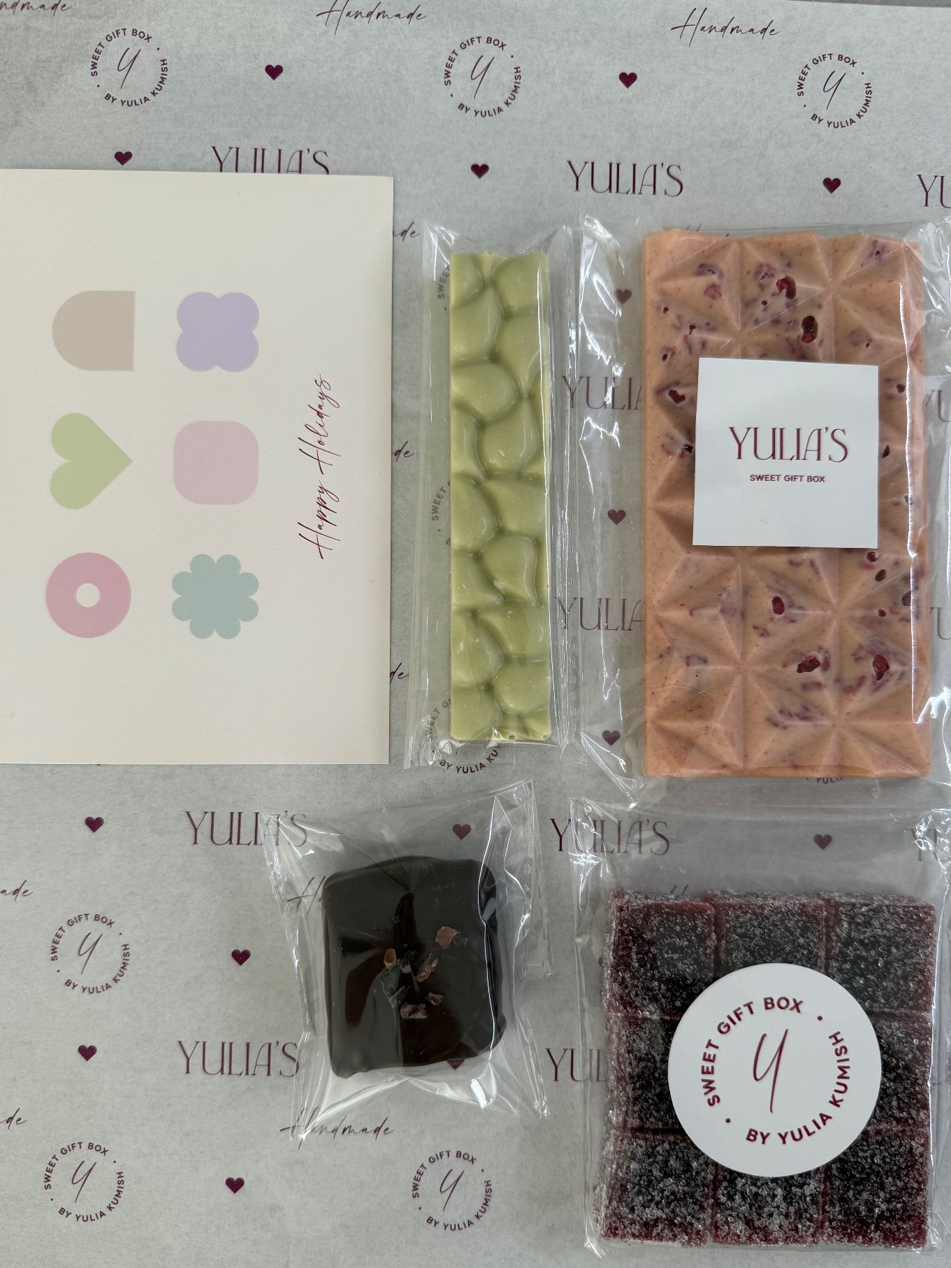 מארז שוקולד Happy Holidays במהדורה מוגבלת