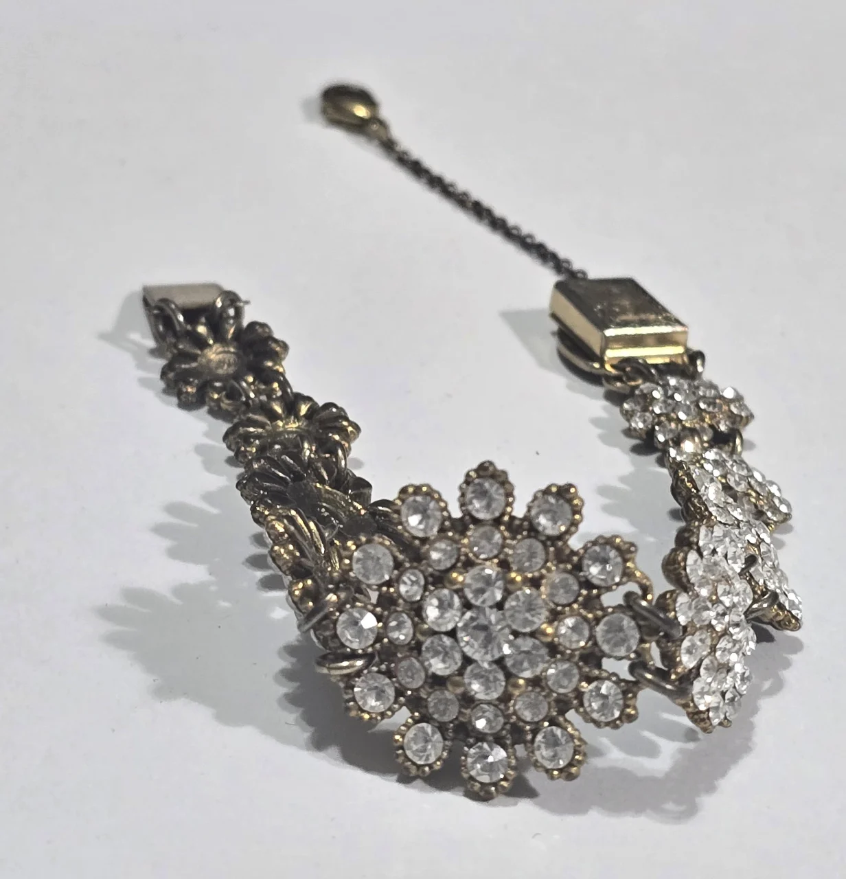 מיד של מיכל נגרין שבוץ אבני סברובסקי בצבעי יהלום