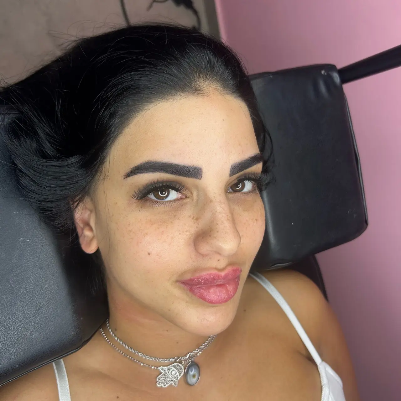 איך לבחור הדבקת ריסים שמתאימה למבנה העין שלך