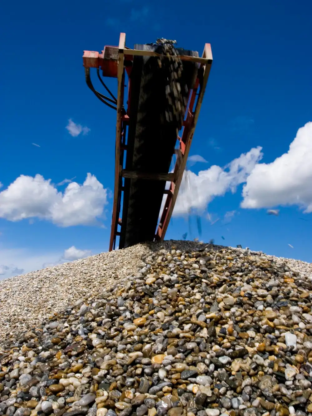 איך גריסת אבנים משפרת את פוריות הקרקע?