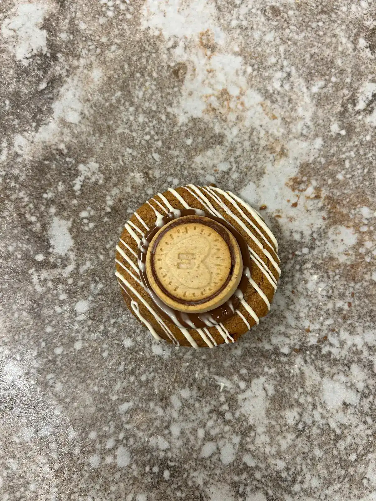 קראמבל קוקיז - מחיר לעוגיה (ניתן לקנות מארז)