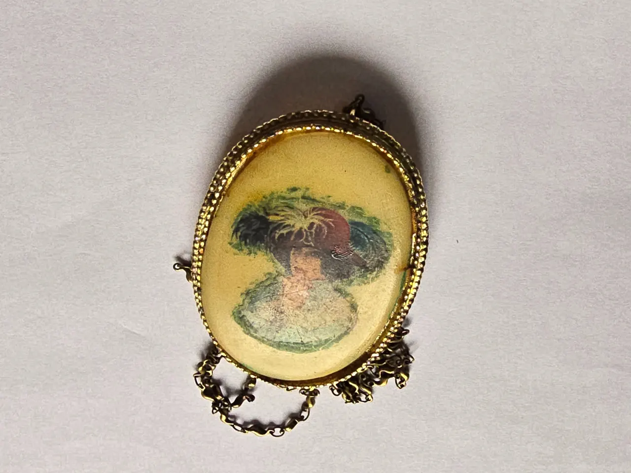 שרשרת ותליון וינטאג'בסגנון ויקטוריאני התליון אובלי עם איור של אשה