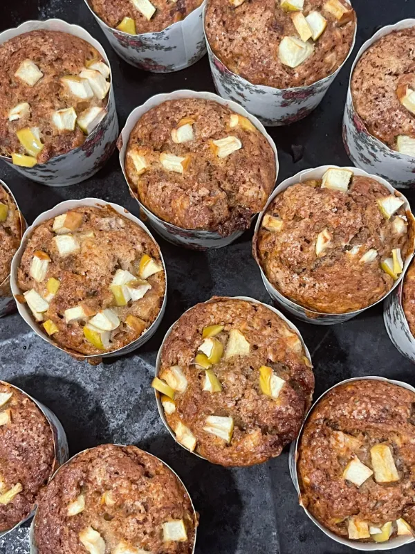 6 Apple cinnamon muffins