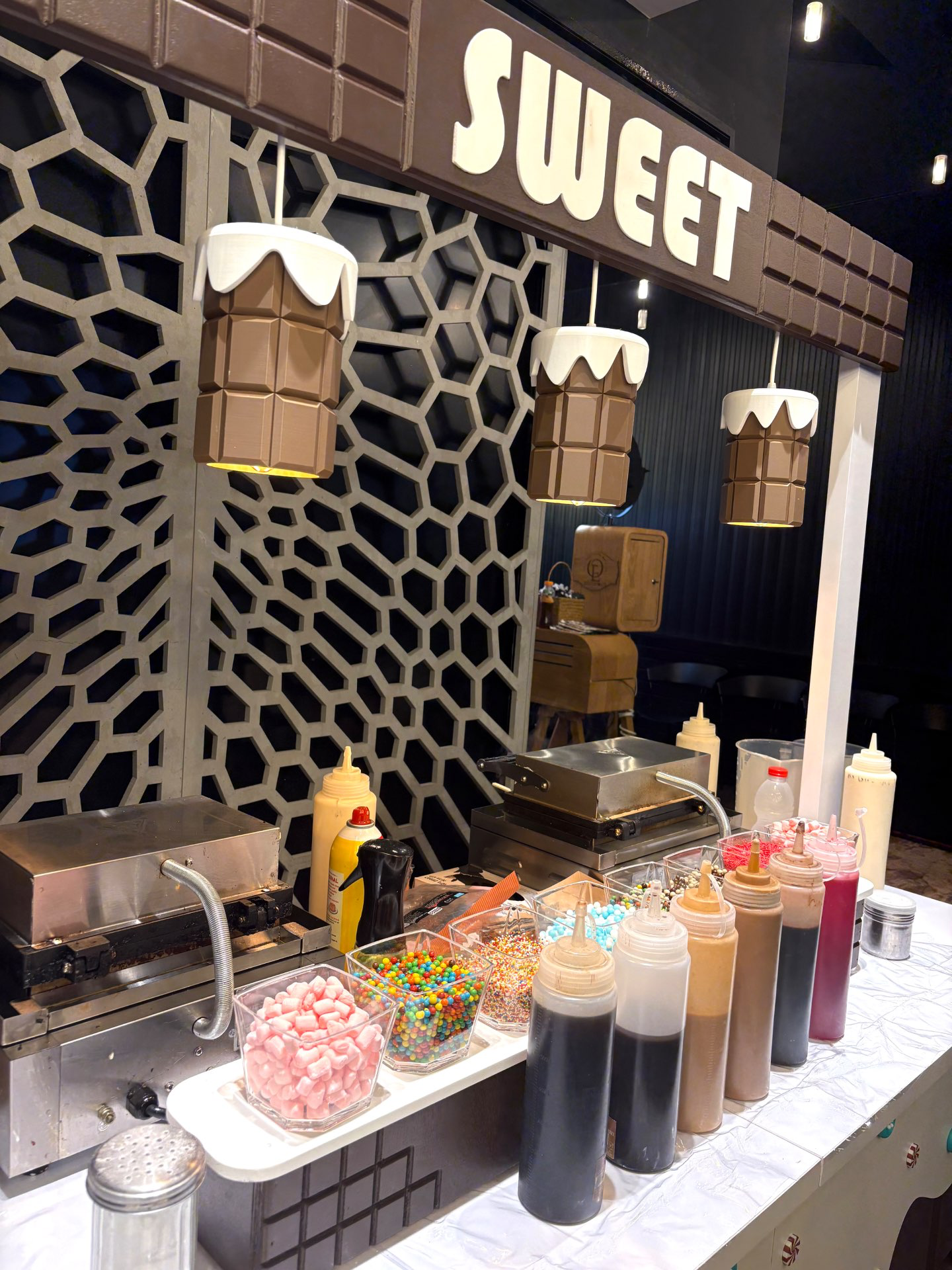 מזנון וופל בלגי ודונאטס משולב.