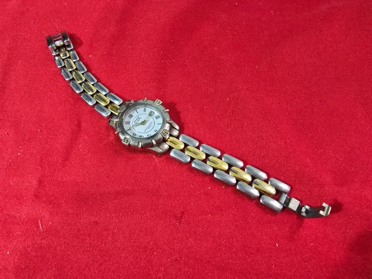 שעון יד של ח'ב Anne Klein מותג אמרקאי שעון יד לנשים חוסר בסוללה