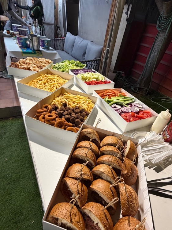 מגשי אירוח לכל אירוע חלבי/בשרי/פרווה