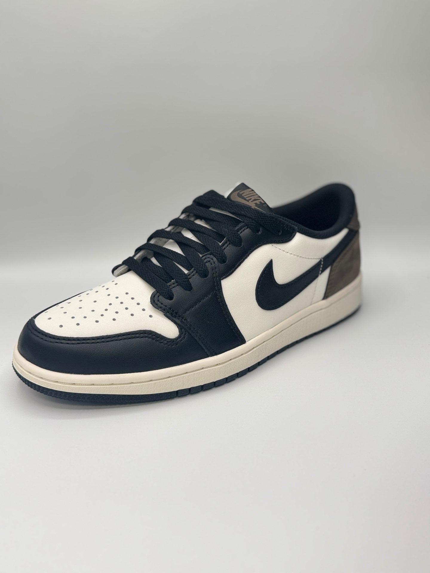 ״Jordan 1 Retro Low OG “Mocha